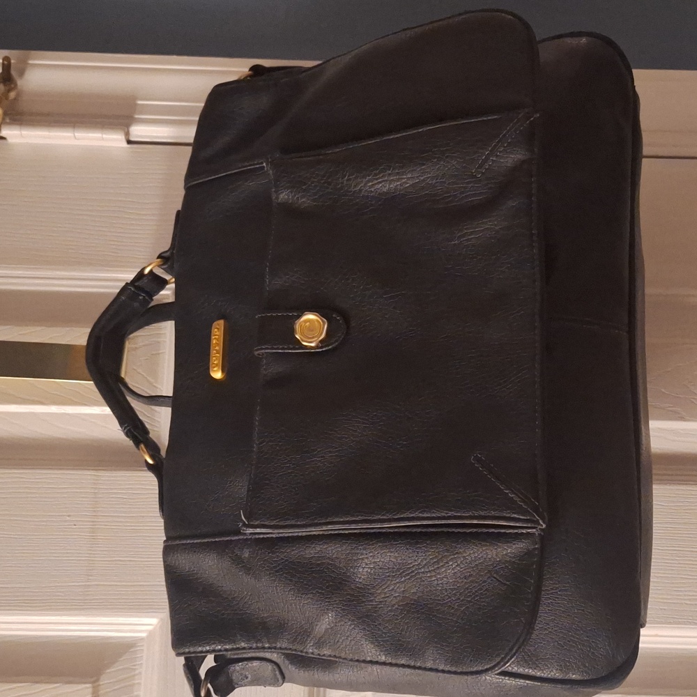 Black Leather Shoulder Bag By Capezio